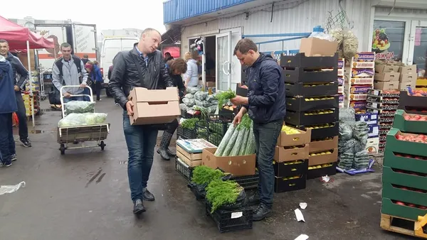 Луцькі муніципали оголосили війну незаконній торгівлі на «Пасажі» (фото)