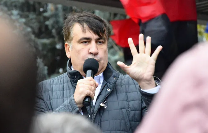 Як Саакашвілі мокнув та «поливав» брудом Порошенка у Луцьку (фото)
