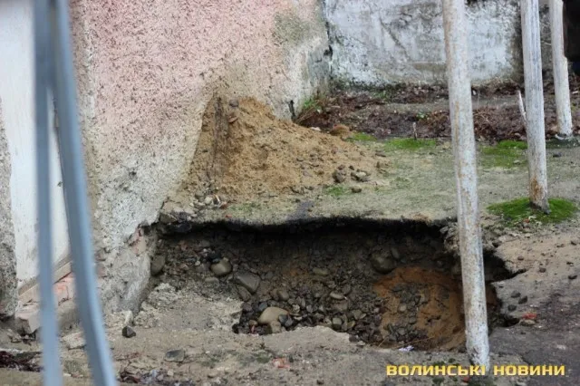 Мешканці звинувачують керівництво Волинської стоматполіклініки у незаконному будівництві