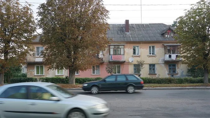 Квіти, песики, каштани: Дубнівська у Луцьку восени (фото)