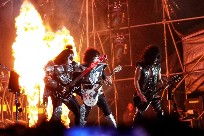 Рок-гурт KISS продав права на музику та образи за приблизно $300 мільйонів