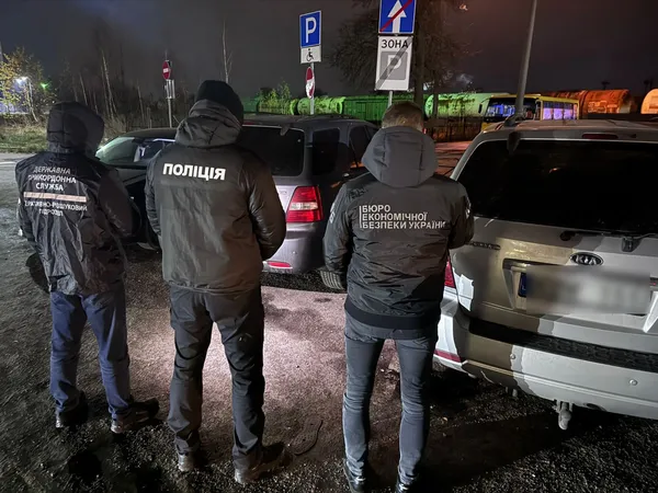 Волинські прикордонники викрили схему із ввезення авто під виглядом гуманітарної допомоги
