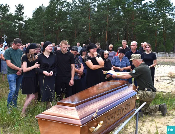 У Любешівській громаді оплакували полеглого воїна Валерія Баса (фото)