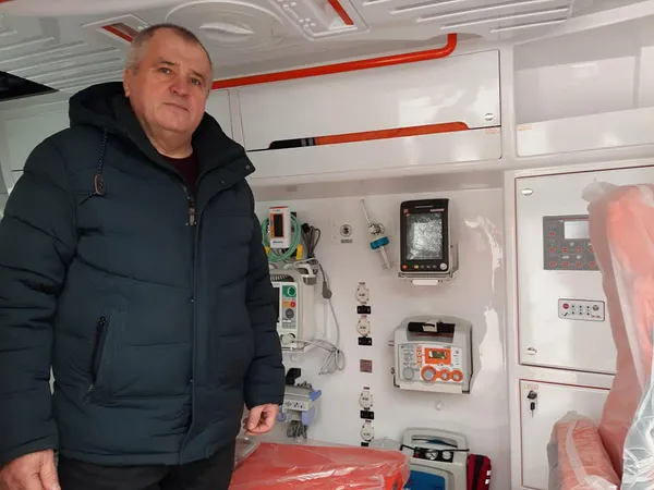 Волинська «швидка» отримала нові авто для порятунку хворих на COVID-19 (фото)