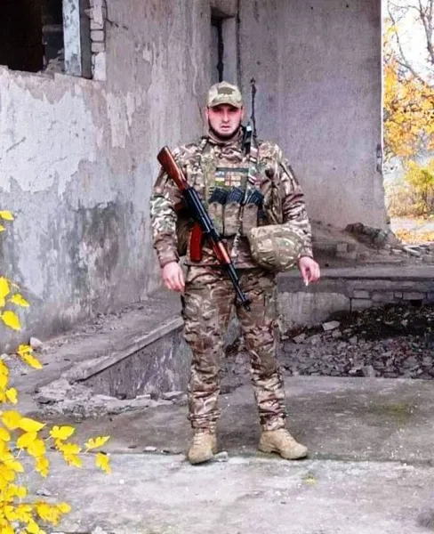 Залужний відзначив «Золотим хрестом» волинського воїна (фото)