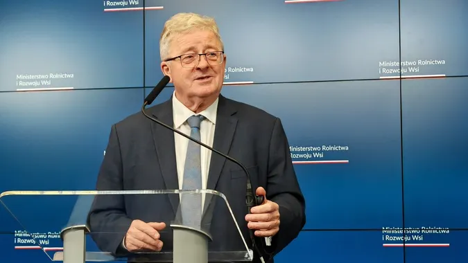 Міністр сільського господарства Польщі вибачився за розсипане на кордоні зерно