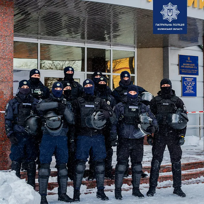Сніг не завадив: у Луцьку «силовики» влаштували спільні навчання (фото)