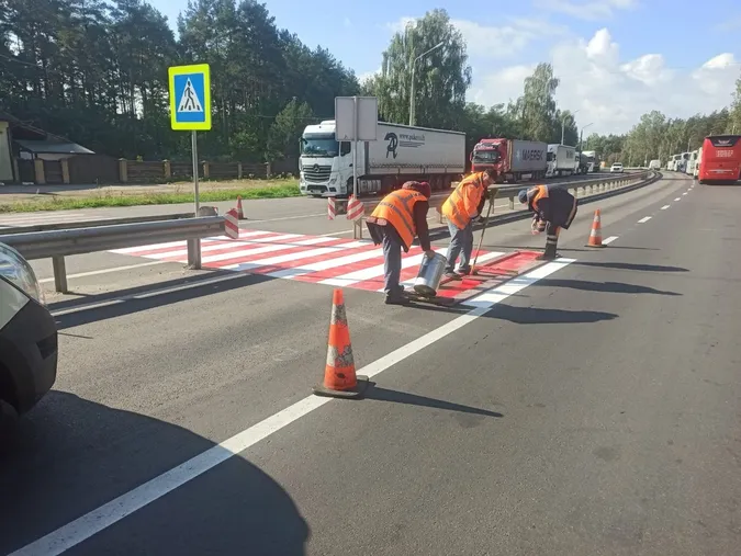 На Волині ремонтують трасу М-07 Київ – Ковель – Ягодин: латають ями та оновлюють розмітку (фото)