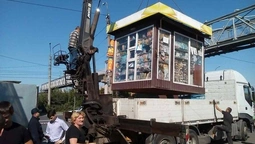 Луцьким муніципалам погрожували звільненням за знесення кіоска (фото)