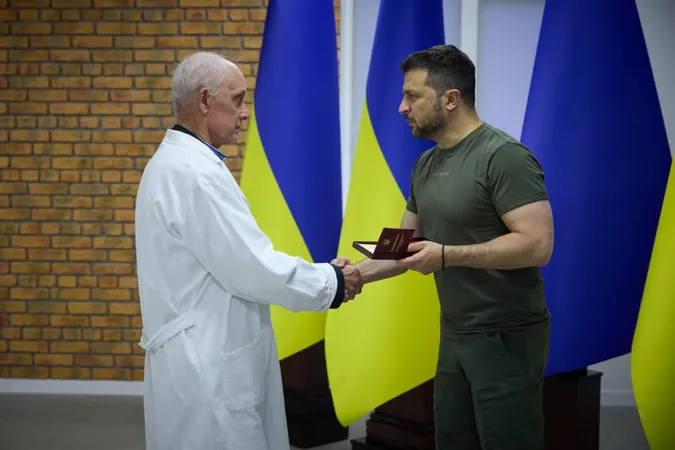Єдиний з Волині: Зеленський дав «заслуженого» лікарю з Нововолинська