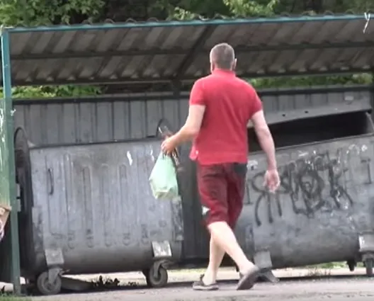Смітники в пріоритеті: у маленьких лучан забрали спортмайданчик (відео)