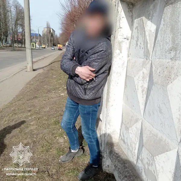 У Луцьку патрульні затримали підозрілих чоловіків з наркотиками (фото)
