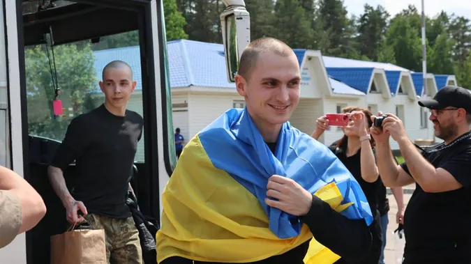 Обмін розпочався: в Україну повернули полонених віком до 25 років (фото)