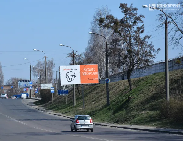 Карантинна весна у Луцьку: маски, черги і малолюдні вулиці (ФОТО)