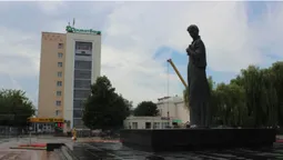 Лучани в центрі міста вшанували річницю смерті Лесі Українки