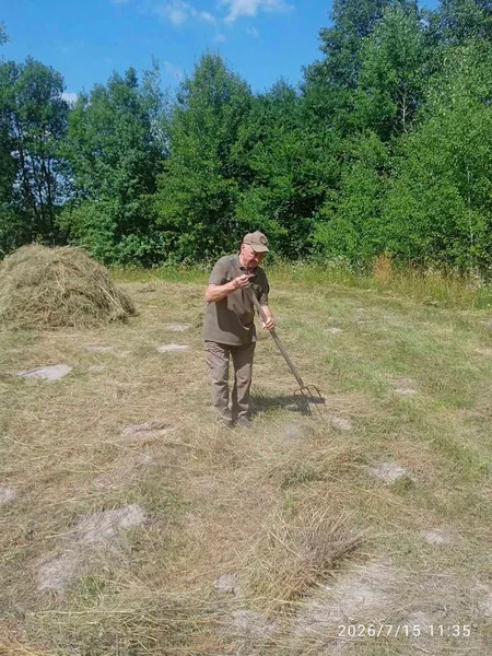 🐾 Як у волинському нацпарку заготовляють смаколики для тварин на зиму (фото)
