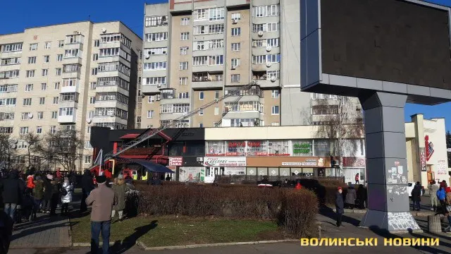 На Соборності у Луцьку загорілася квартира (фото, відео)