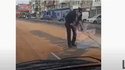 У Луцьку на вулиці Львівській розсипали зерно (відео)