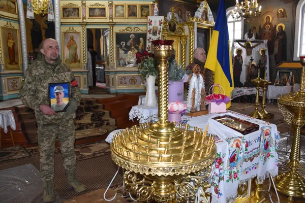 У Луцькій громаді попрощалися із захисником Юрієм Кошулинським (фото)