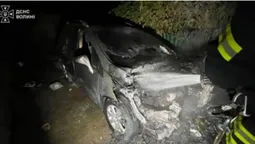 Нічна пожежа на Волині: у Затурцях загорівся легковий автомобіль (фото)