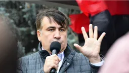 Як Саакашвілі мокнув та "поливав" брудом Порошенка у Луцьку (фото)