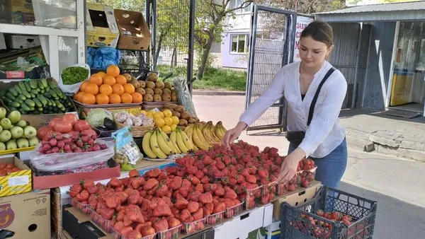 Продавчиня Ірина