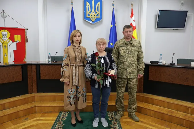 У Луцьку родинам загиблих Героїв вручили державні нагороди (фото)