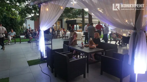 Дискотека, жарти та подарунки: у Луцьку відсвяткували Makis Fest*