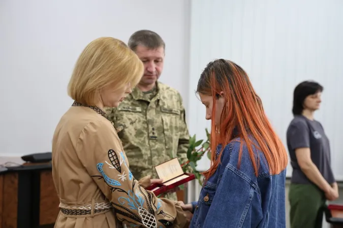 У Луцьку родинам загиблих Героїв вручили державні нагороди (фото)