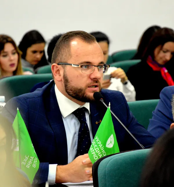 «У людини сів голос, а ви кричите за доповідь! Ну де ваша жіноча солідарність?!» - апелював до депутатського корпусу Ігор Поліщук.