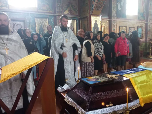 Ратнівщина попрощалася з Героєм Віктором Романюком (фото)