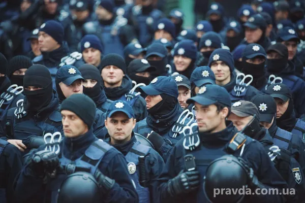 «Бандера – наш герой. Покрова – наше свято»:  у Києві пройшов марш націоналістів (фото, відео)