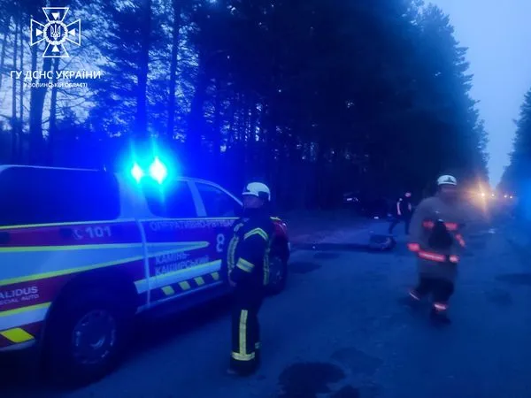 Четверо потерпілих: на Камінь-Каширщині не розминулися авто і мотоцикл (фото, відео, оновлено)