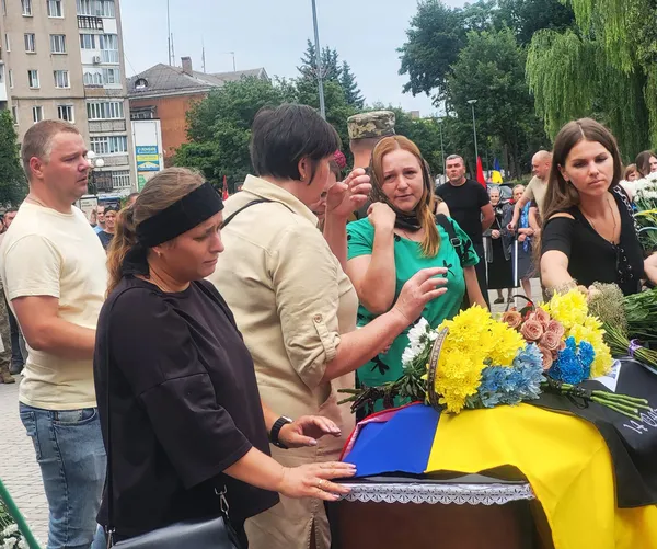 У Ковелі віддали останню шану 49-річному воїну Віталію Мартинюку (фото)