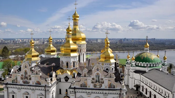 У Києво-Печерській лаврі зафіксували 4 випадки зараження COVID-19: настоятель у важкому стані