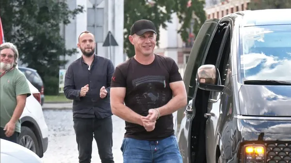 «Хочу побути з сім’єю»: волинянин Володимир Киндюк повернувся додому після двох років полону (фото)