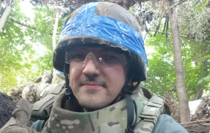 «Побратим гепнувся зі стільця, а я з криком махав палкою»: захисник з Луцька показав «сусіда» по бліндажу (фото)