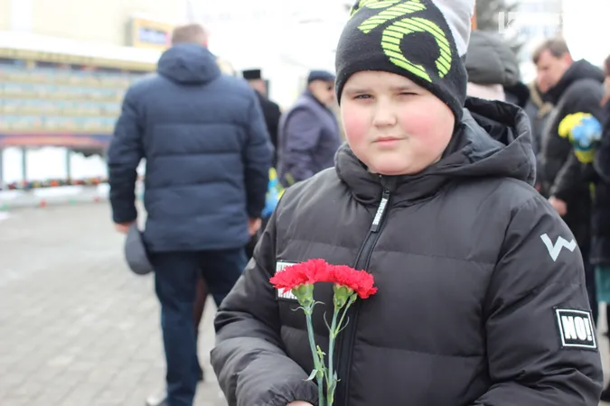 Лучани вшанували загиблих у боях під Дебальцево (фото)