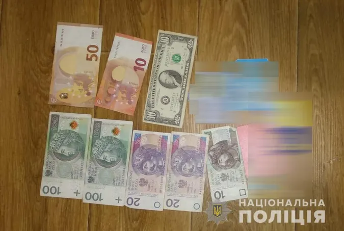 У Нововолинську затримали жінку, яка торгувала наркотиками «з рук у руки» (фото, відео)