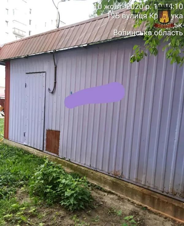 На кіосках, будинках, парканах: у Луцьку рекламують наркотики (фото)