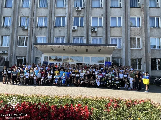 Бігли за Героїв: у Ковелі рятувальники долучились до патріотичного забігу (фото)
