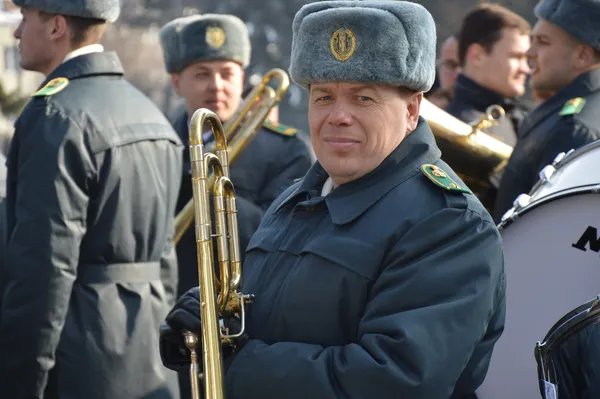 Центром Луцька їздив броньовик (фото)