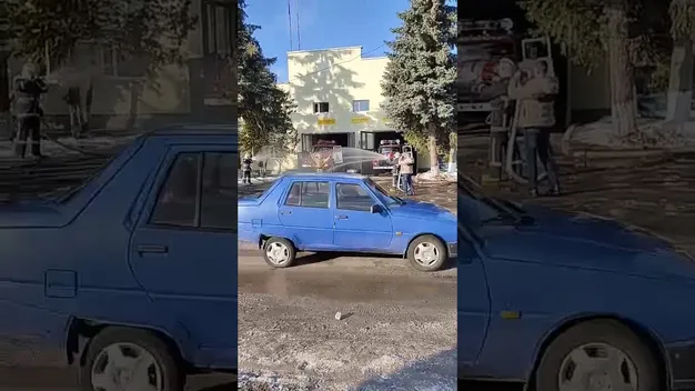 Облили водою під звуки сирени: як на Волині пожежника проводжали на пенсію (відео)
