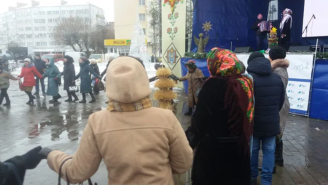 У центрі Луцька «гуляли» Різдво (фото, відео)