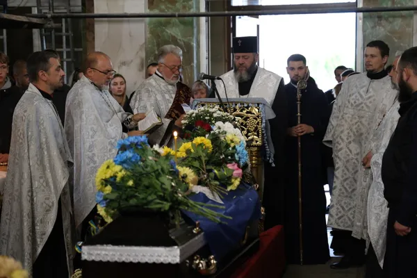 У Луцьку Бориса Кулеша, Віталія Сардачука та Віталія Чубелюка провели в останню дорогу (фото)