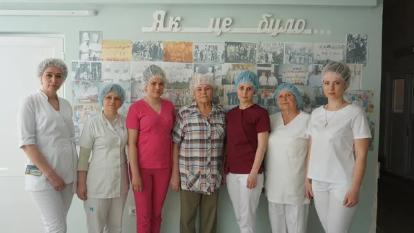 «Ми божевільні, ненормальні люди», або Які вони – будні луцьких медсестер (репортаж, фото 18+)