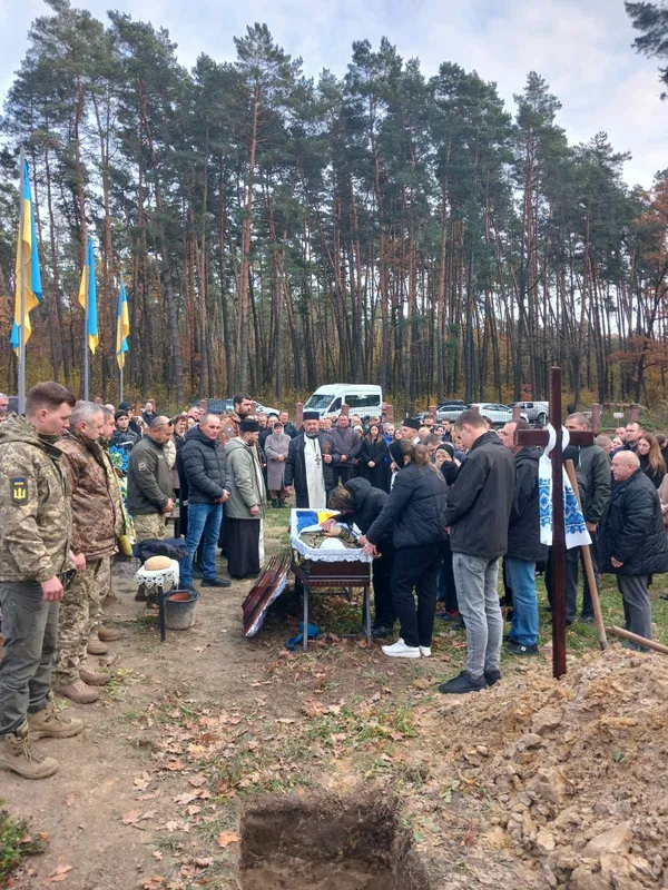 На Волині попрощалися з полеглим воїном Петром Оверчуком (фото)