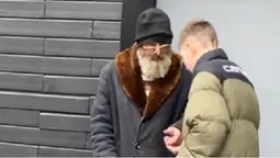 У Ковелі малолітній хуліган харкнув на немічного дідуся (відео)