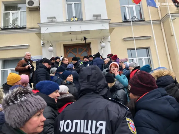Міськрада захищає інтереси лучан, – Пустовіт відповів підприємцям зі Старого ринку (фото, оновлено)