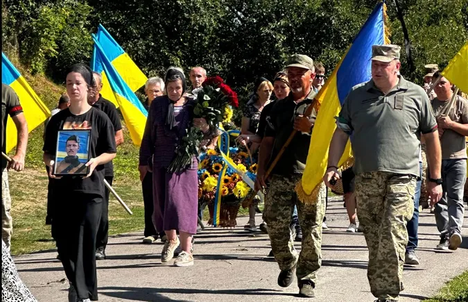 У Луцькому районі попрощалися із воїном Вадимом Бортніком (фото)